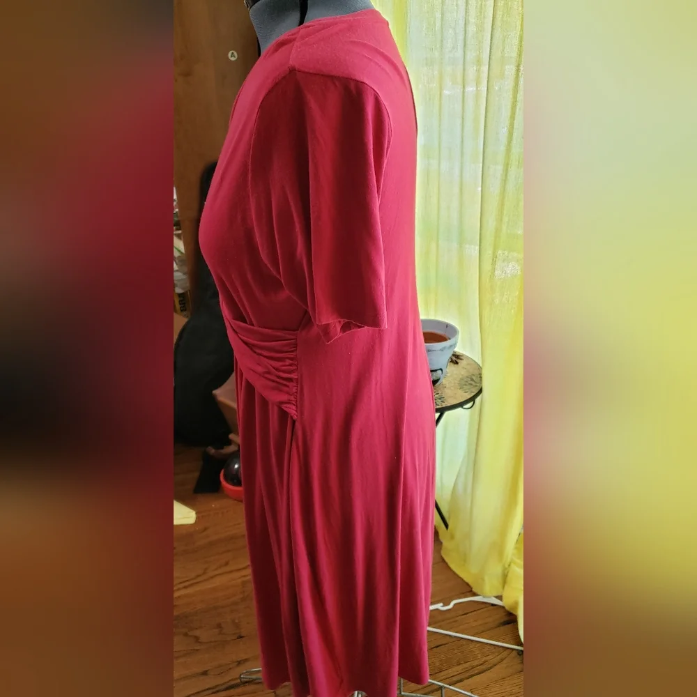 Red short sleeved maternity dress - Picture 2 of 2